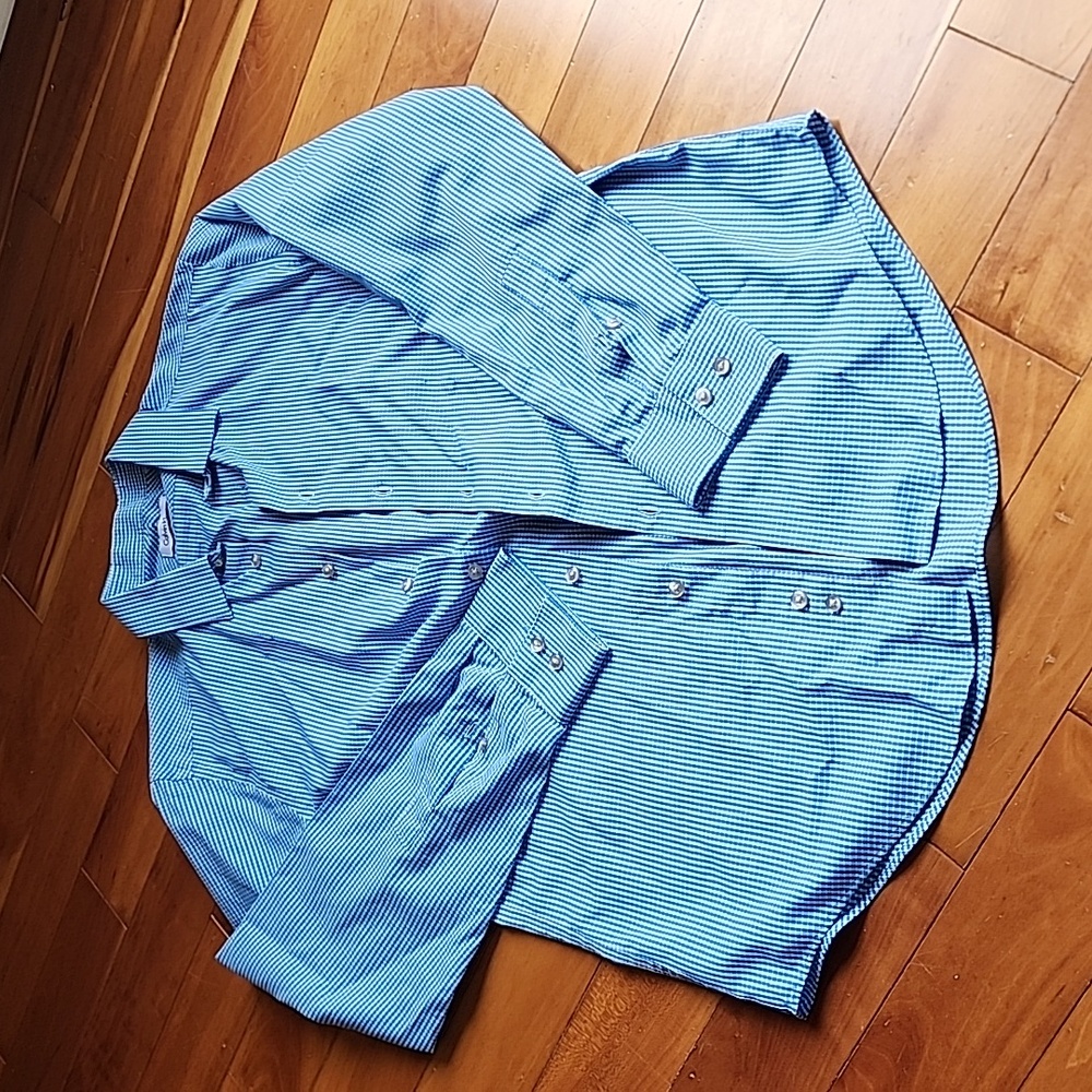 Calvin Klein button down dress shirt. Sz M